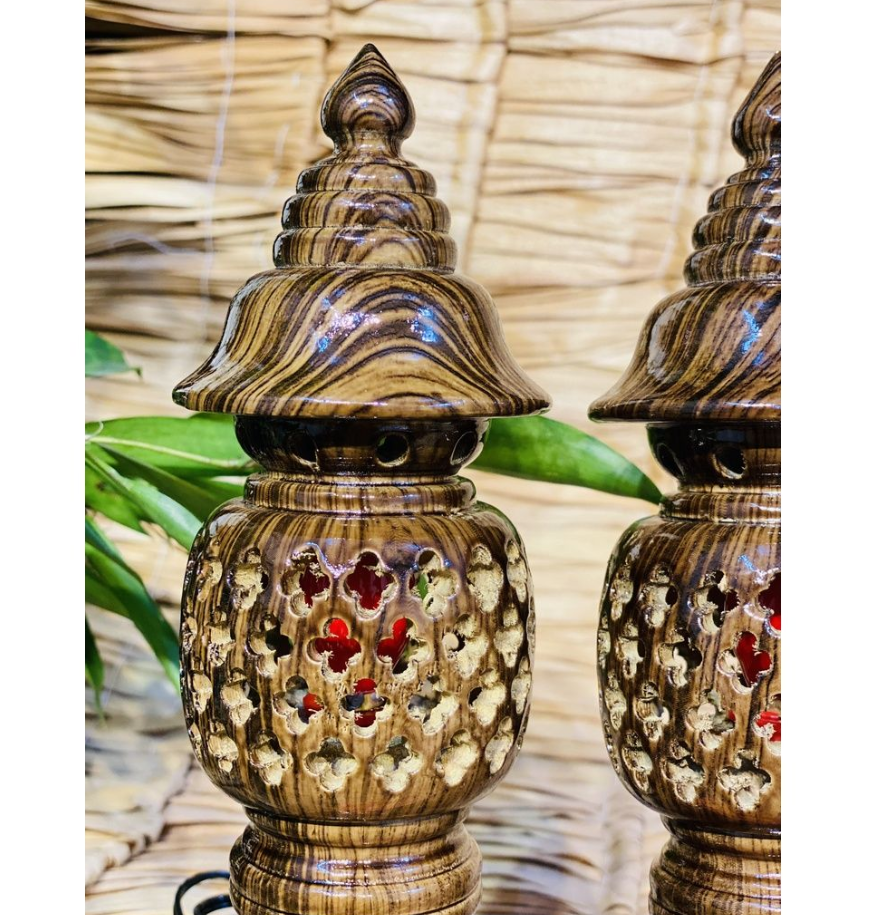 Giá bán Cặp đèn thờ bằng gỗ và chính sách giao hàng.png